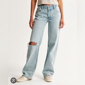 ABERCROBIE & FITCH The ‘90s Baggy Low Rise button fly Jean size 26/2 Light Wash